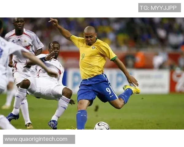 全球足球篮球历史十大巨星盘点,传奇球员塑造运动辉煌时刻 全球足球篮球历史十大巨星盘点,传奇球员塑造运动辉煌时刻