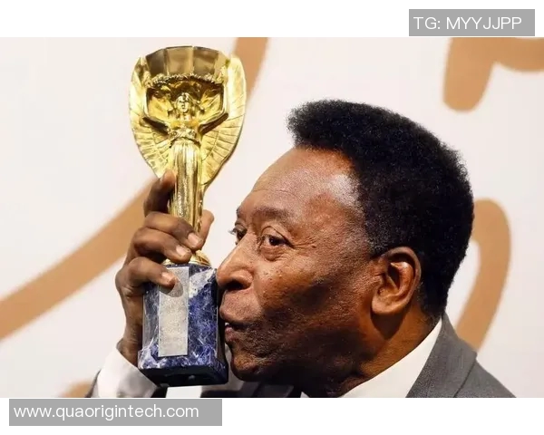 珍贵球星签名足球服拍卖活动揭幕限量珍藏版引发收藏热潮